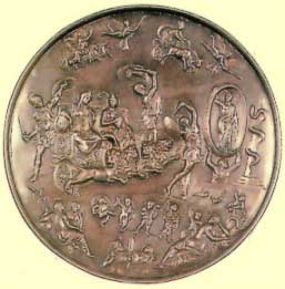 Кибела и ее возлюбленный Аттис правит колесницей, запряженной львами (4 в. до н.э., серебр. диск, покрытый золотом)
